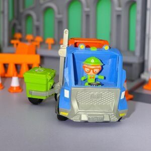 Jazwares Blippi Talking Recycling Garbage Recycle Vehicle Figure & Trash Can